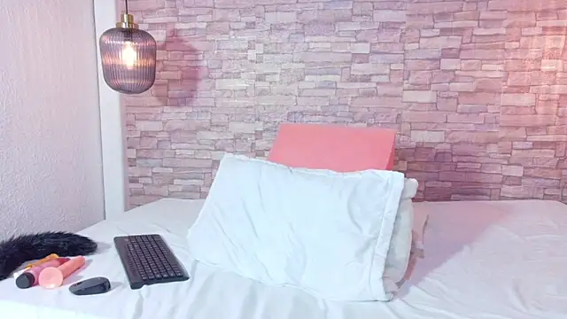 Snapshot of tiny_sophy chatting on 09-10-25, 01:55 tiny sophy online show from 09-10-25, 01:55