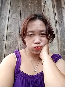 Snapshot of miumiu_00 chatting on 09-12-25, 02:22 miumiu 00 online show from 09-12-25, 02:22