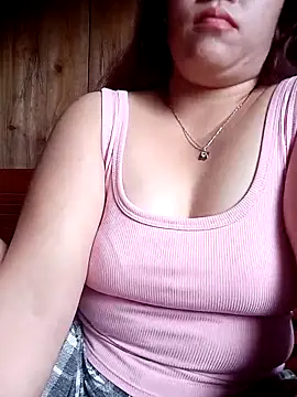 Snapshot of miumiu_00 chatting on 09-15-25, 02:44 miumiu 00 online show from 09-15-25, 02:44