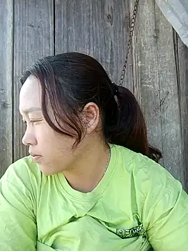 Snapshot of miumiu_00 chatting on 10-05-25, 01:48 miumiu 00 online show from 10-05-25, 01:48