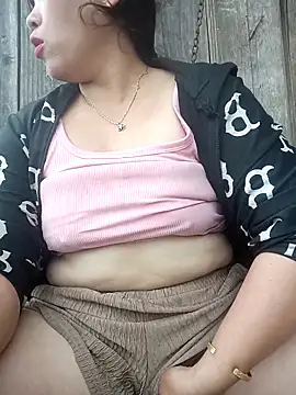 Snapshot of miumiu_00 chatting on 10-07-25, 02:53 miumiu 00 online show from 10-07-25, 02:53