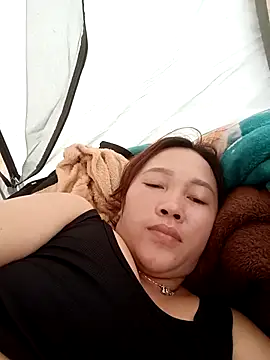 Snapshot of miumiu_00 chatting on 10-13-25, 02:22 miumiu 00 online show from 10-13-25, 02:22