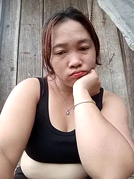 Snapshot of miumiu_00 chatting on 10-14-25, 02:23 miumiu 00 online show from 10-14-25, 02:23