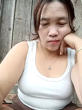 Snapshot of miumiu_00 chatting on 10-17-25, 01:53 miumiu 00 online show from 10-17-25, 01:53