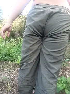 Snapshot of miumiu_00 chatting on 10-19-25, 08:59 miumiu 00 online show from 10-19-25, 08:59