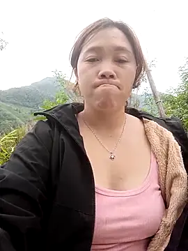 Snapshot of miumiu_00 chatting on 10-22-25, 02:12 miumiu 00 online show from 10-22-25, 02:12