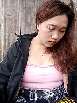 Snapshot of miumiu_00 chatting on 11-11-25, 12:21 miumiu 00 online show from 11-11-25, 12:21