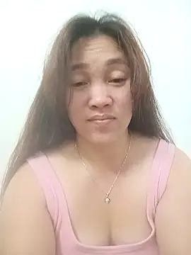 Snapshot of miumiu_00 chatting on 11-17-25, 02:01 miumiu 00 online show from 11-17-25, 02:01