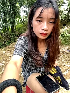 Snapshot of beobeo_2xx chatting on 10-10-25, 04:00 beobeo 2xx online show from 10-10-25, 04:00