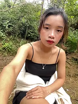 Snapshot of beobeo_2xx chatting on 10-13-25, 02:11 beobeo 2xx online show from 10-13-25, 02:11