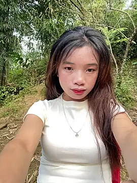 Snapshot of beobeo_2xx chatting on 10-28-25, 08:40 beobeo 2xx online show from 10-28-25, 08:40