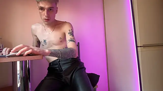 Snapshot of davesinner chatting on 04-06-26, 04:46 davesinner online show from 04-06-26, 04:46