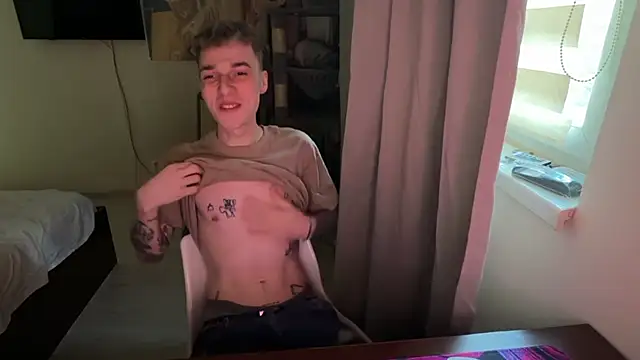 Snapshot of davesinner chatting on 04-11-26, 04:00 davesinner online show from 04-11-26, 04:00