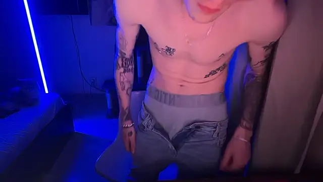 Snapshot of davesinner chatting on 04-29-26, 02:26 davesinner online show from 04-29-26, 02:26
