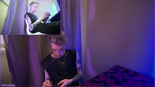 Snapshot of davesinner chatting on 05-10-26, 02:44 davesinner online show from 05-10-26, 02:44
