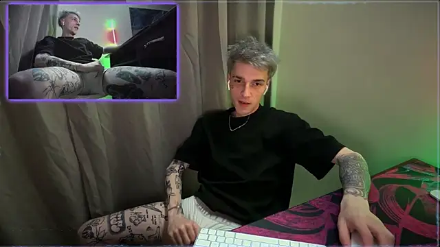 Snapshot of davesinner chatting on 05-21-26, 12:28 davesinner online show from 05-21-26, 12:28