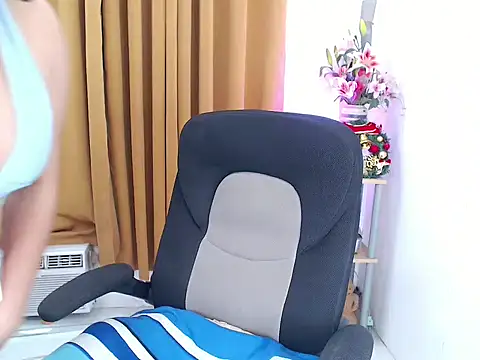 Snapshot of miss_ashly_ chatting on 11-06-25, 11:11 miss ashly online show from 11-06-25, 11:11