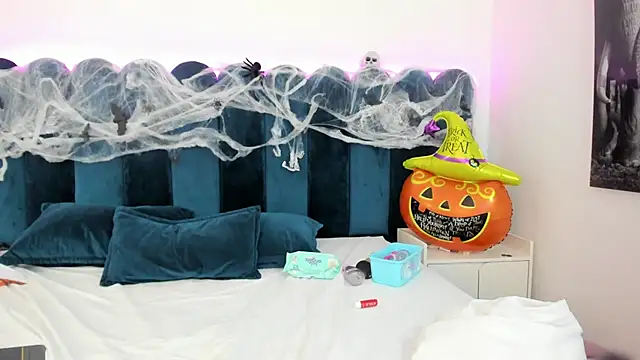 Snapshot of EmilyHanks_ chatting on 11-01-25, 12:34 EmilyHanks online show from 11-01-25, 12:34