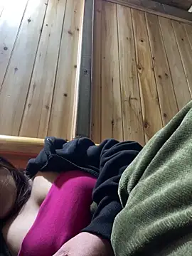 Snapshot of phungtiti chatting on 03-08-26, 02:04 phungtiti online show from 03-08-26, 02:04