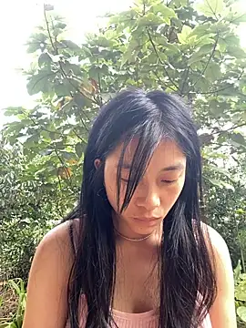 Snapshot of EmLy02 chatting on 10-18-25, 07:09 EmLy02 online show from 10-18-25, 07:09