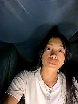 Snapshot of EmLy02 chatting on 10-19-25, 01:01 EmLy02 online show from 10-19-25, 01:01