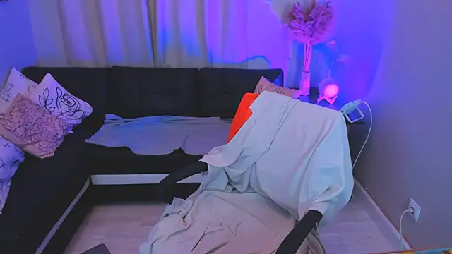 Mia meowXkiss online show from 10-02-25, 03:52