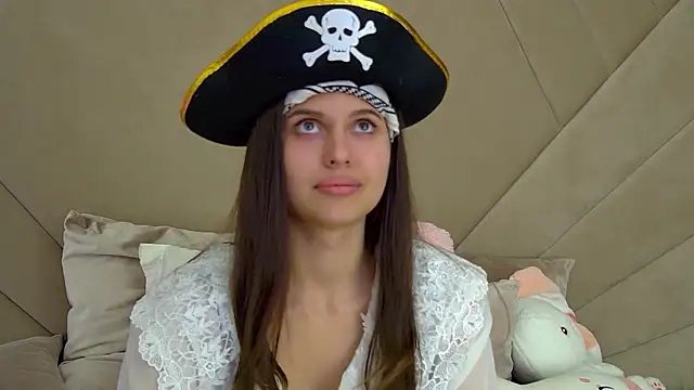 AlisaVersailles online show from 10-16-25, 04:08