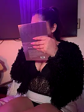 Snapshot of smokemilv chatting on 10-26-25, 06:08 smokemilv online show from 10-26-25, 06:08