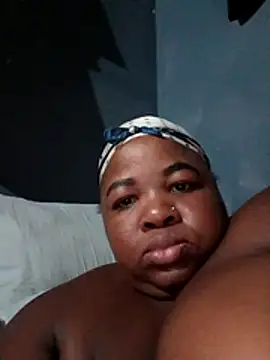 Snapshot of BustyImmi chatting on 02-28-26, 11:00 BustyImmi online show from 02-28-26, 11:00