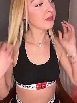 Snapshot of emilypeperoni chatting on 03-22-26, 04:54 emilypeperoni online show from 03-22-26, 04:54