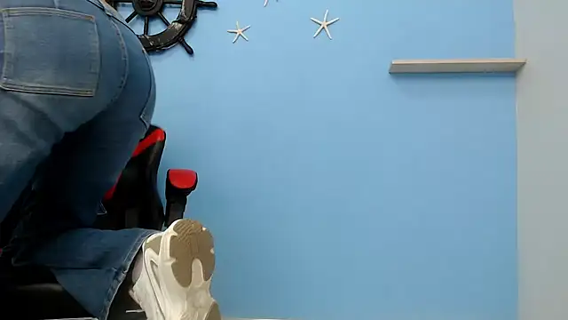 skinnyverus18 online show from 06-18-26, 07:51