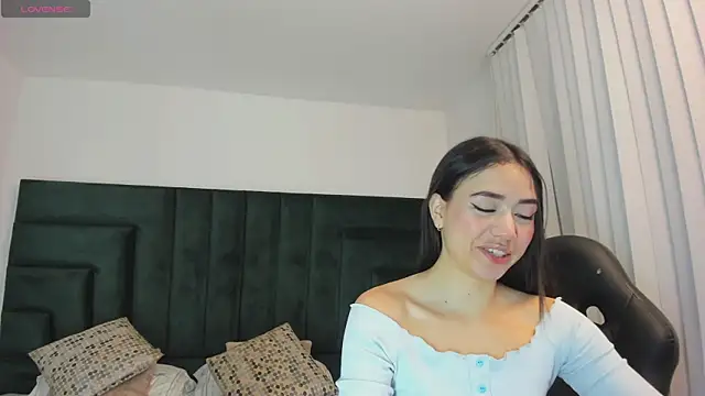 SaraWagner  online show from 10-29-25, 12:24