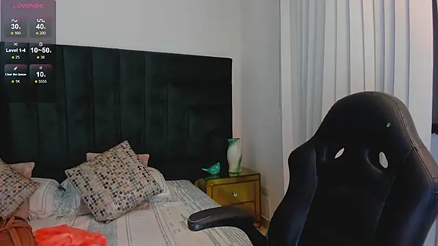 SaraWagner  online show from 10-31-25, 12:44