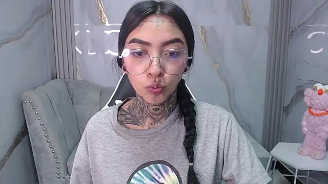 Ashley Blum v online show from 09-24-25, 07:50