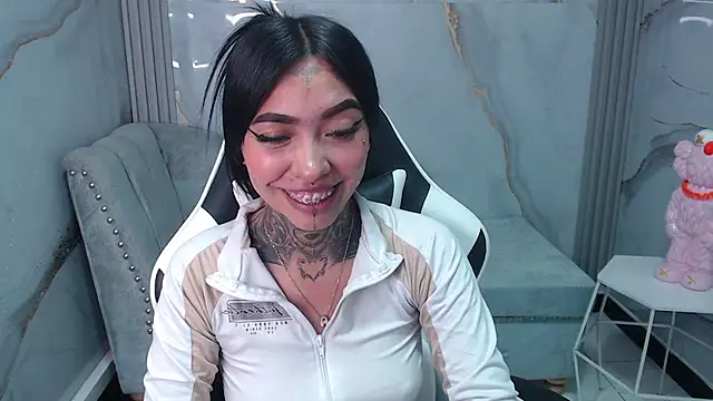 Ashley Blum v online show from 10-01-25, 01:11