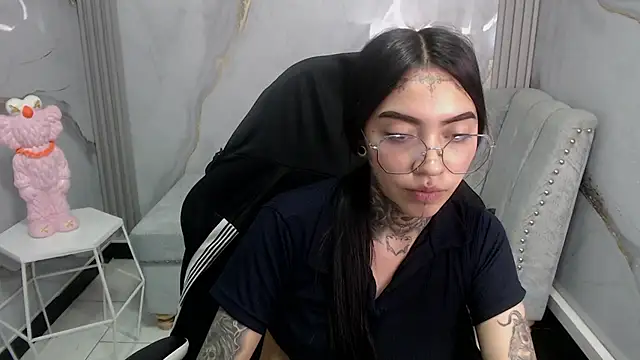 Ashley Blum v online show from 10-25-25, 01:13