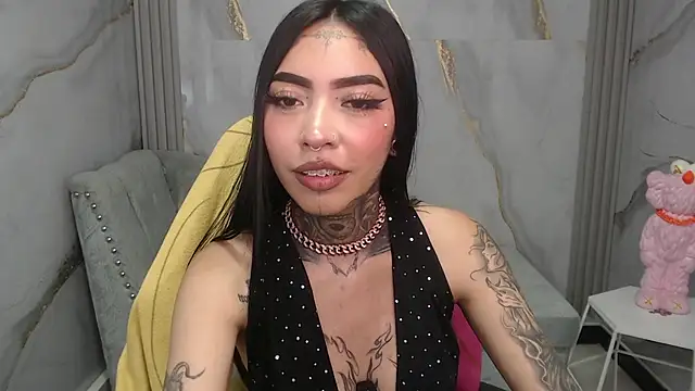 Ashley Blum v online show from 11-17-25, 08:14