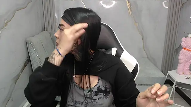 Ashley Blum v online show from 11-24-25, 08:08