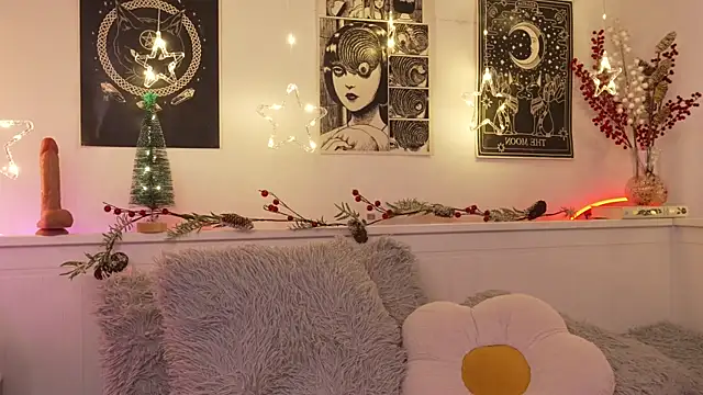 sophieee art online show from 12-13-25, 07:53