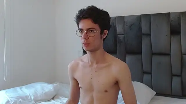 Snapshot of VIKTORNOIR chatting on 10-01-25, 12:33 VIKTORNOIR online show from 10-01-25, 12:33