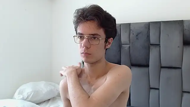 Snapshot of VIKTORNOIR chatting on 10-02-25, 03:41 VIKTORNOIR online show from 10-02-25, 03:41