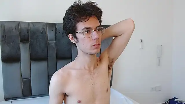 Snapshot of VIKTORNOIR chatting on 10-07-25, 12:35 VIKTORNOIR online show from 10-07-25, 12:35