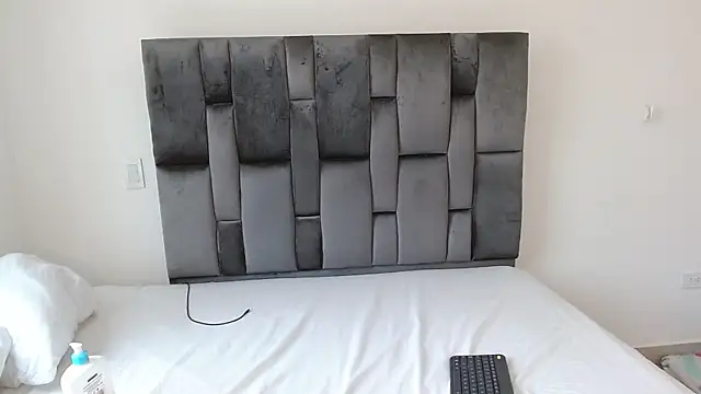 Snapshot of VIKTORNOIR chatting on 10-08-25, 01:31 VIKTORNOIR online show from 10-08-25, 01:31