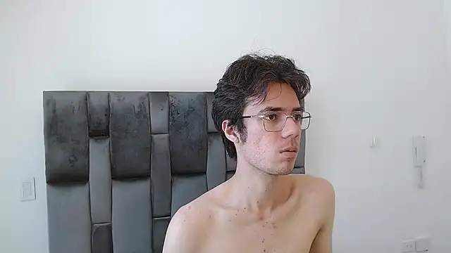 Snapshot of VIKTORNOIR chatting on 10-18-25, 03:57 VIKTORNOIR online show from 10-18-25, 03:57