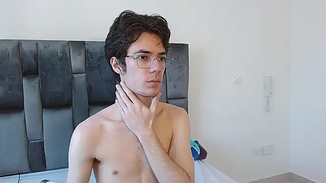 Snapshot of VIKTORNOIR chatting on 10-21-25, 01:34 VIKTORNOIR online show from 10-21-25, 01:34