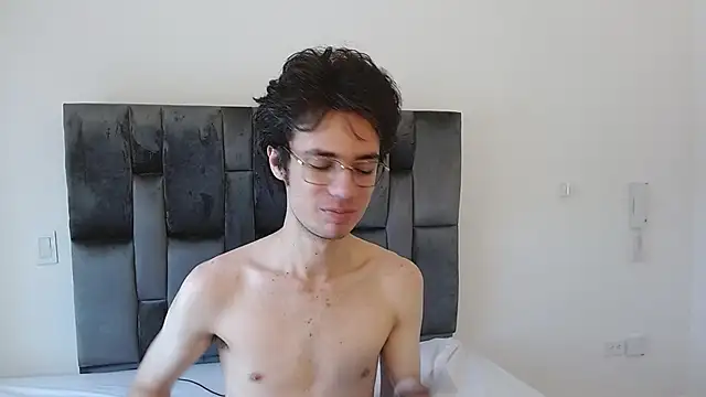 Snapshot of VIKTORNOIR chatting on 10-23-25, 06:39 VIKTORNOIR online show from 10-23-25, 06:39