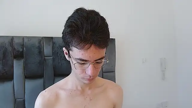 Snapshot of VIKTORNOIR chatting on 10-30-25, 02:29 VIKTORNOIR online show from 10-30-25, 02:29