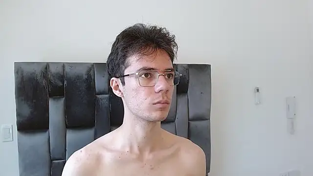 Snapshot of VIKTORNOIR chatting on 10-31-25, 03:57 VIKTORNOIR online show from 10-31-25, 03:57