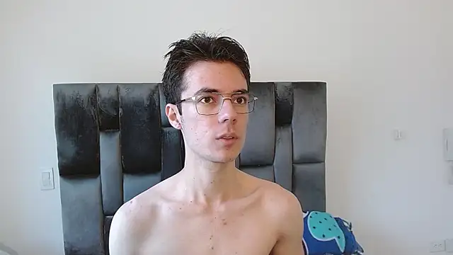 Snapshot of VIKTORNOIR chatting on 11-04-25, 01:32 VIKTORNOIR online show from 11-04-25, 01:32