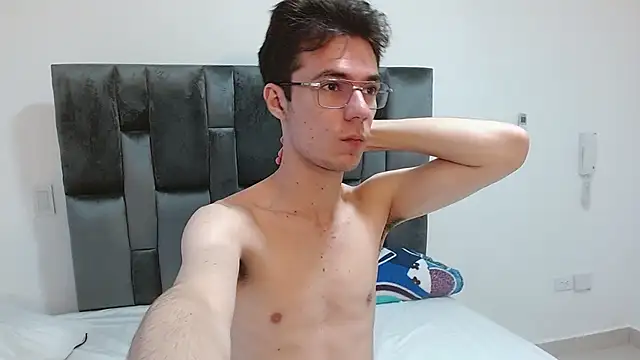 Snapshot of VIKTORNOIR chatting on 11-05-25, 11:32 VIKTORNOIR online show from 11-05-25, 11:32